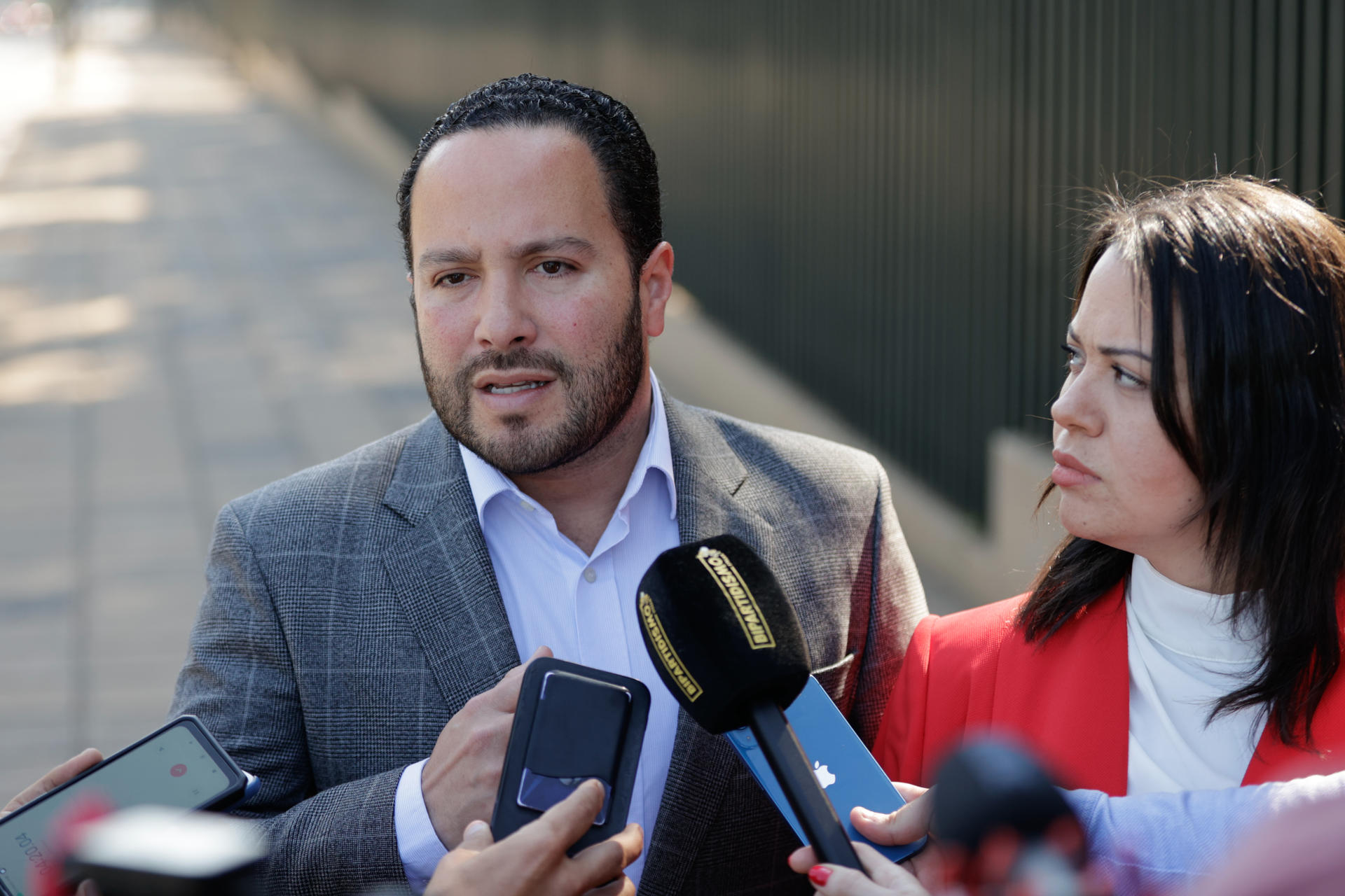 El director del Foro Madrid, Eduardo Cader, habla durante una declaración a medios este miércoles en Asunción (Paraguay). EFE/Juan Pablo Pino