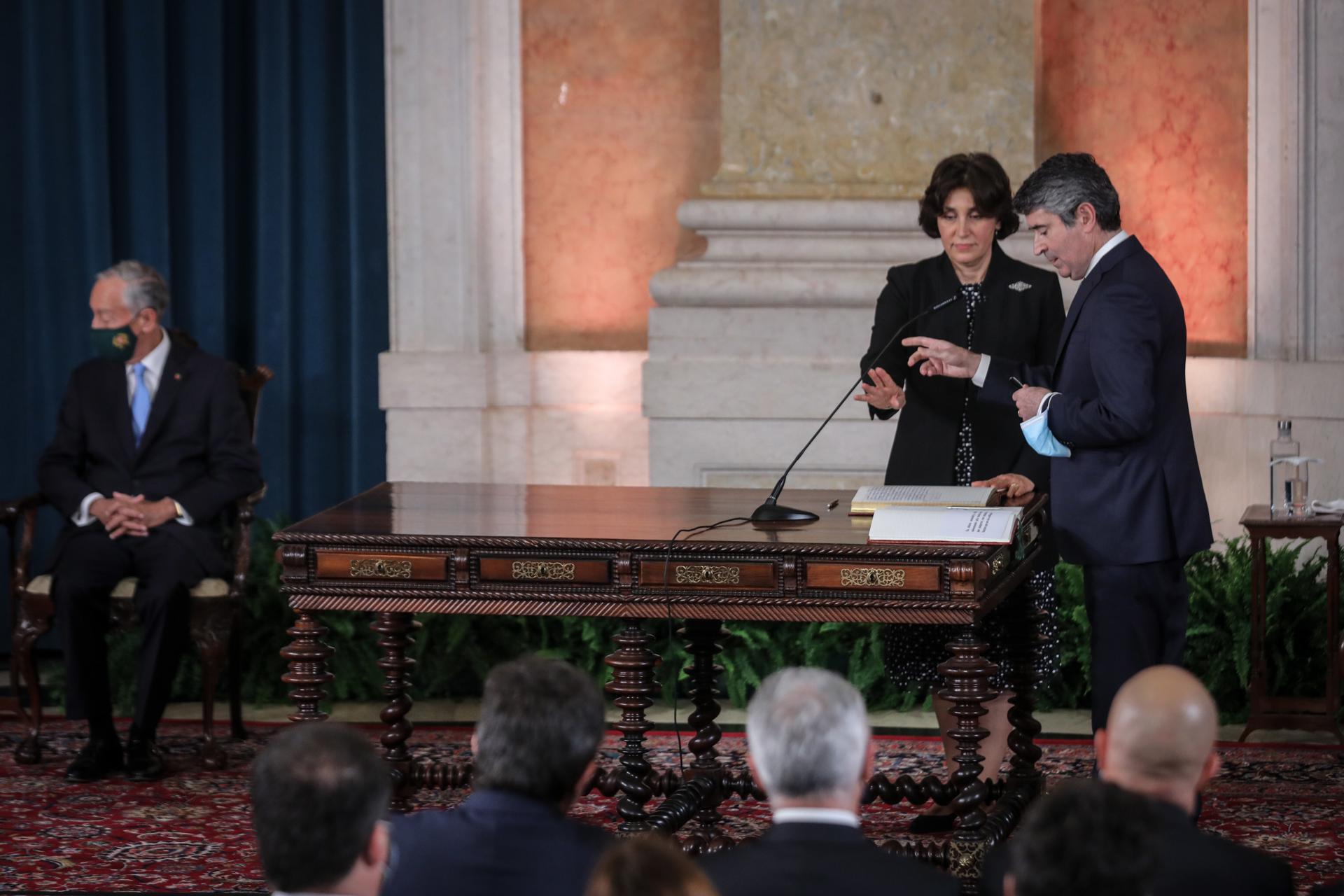 jun (EFE).- El exministro de Administración Interna (Interior) de Portugal José Luís Carneiro, que ocupó el cargo durante el último Gobierno de António Costa (2022-2024), durante la ceremonia de toma de posesión del cargo. EFE/EPA/MIGUEL A. LOPES