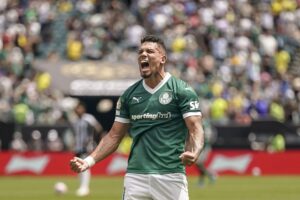 Paulinho, del Palmeiras, celebra el 1-0 durante el partido de la Copa Mundial de Clubes de la FIFA 2025 entre Palmeiras y Botafogo en Filadelfia, Pensilvania (EE.UU.). EFE/WILL OLIVER