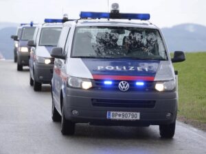Imagen de archivo de coches de policía en Austria. EFE/Robert Jaeger