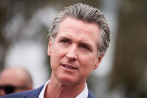 Fotografía de archivo del gobernador del estado de California, Gavin Newsom, durante una conferencia de prensa, en Los Ángeles (CA, EE.UU.). EFE/Allison Dinner