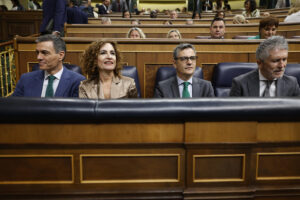 Imagen de archivo (21/05/2025) del presidente del Gobierno, Pedro Sánchez , la vicepresidenta primera, María Jesús Montero, el ministro de Presidencia, Félix Bolaños y el titular de Interior, Fernando Grande Marlaska (i a d), durante una sesión de control al Ejecutivo en el Congreso. EFE/ Mariscal