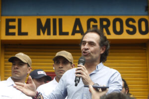 Fotografía de archivo del alcalde de Medellín, Federico Gutiérrez, durante un acto público, en Medellín (Colombia). EFE/Luis Noriega