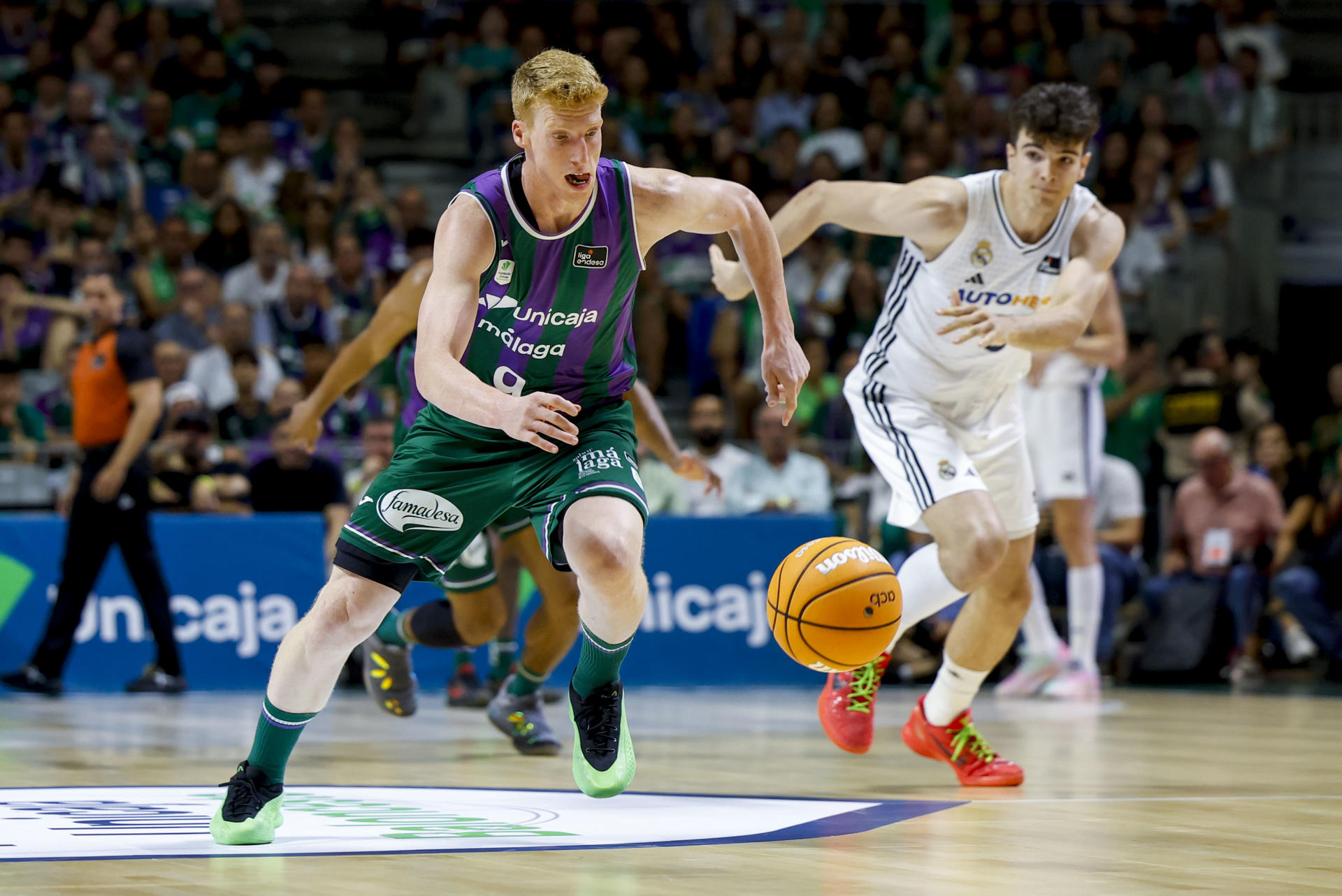 El base del Unicaja Alberto Díaz durante el tercer partido de semifinales de la Liga Endesa de Baloncesto entreUnicaja y Real Madrid, en el Palacio de Deportes José María Martín Carpena de Málaga. EFE/ Jorge Zapata