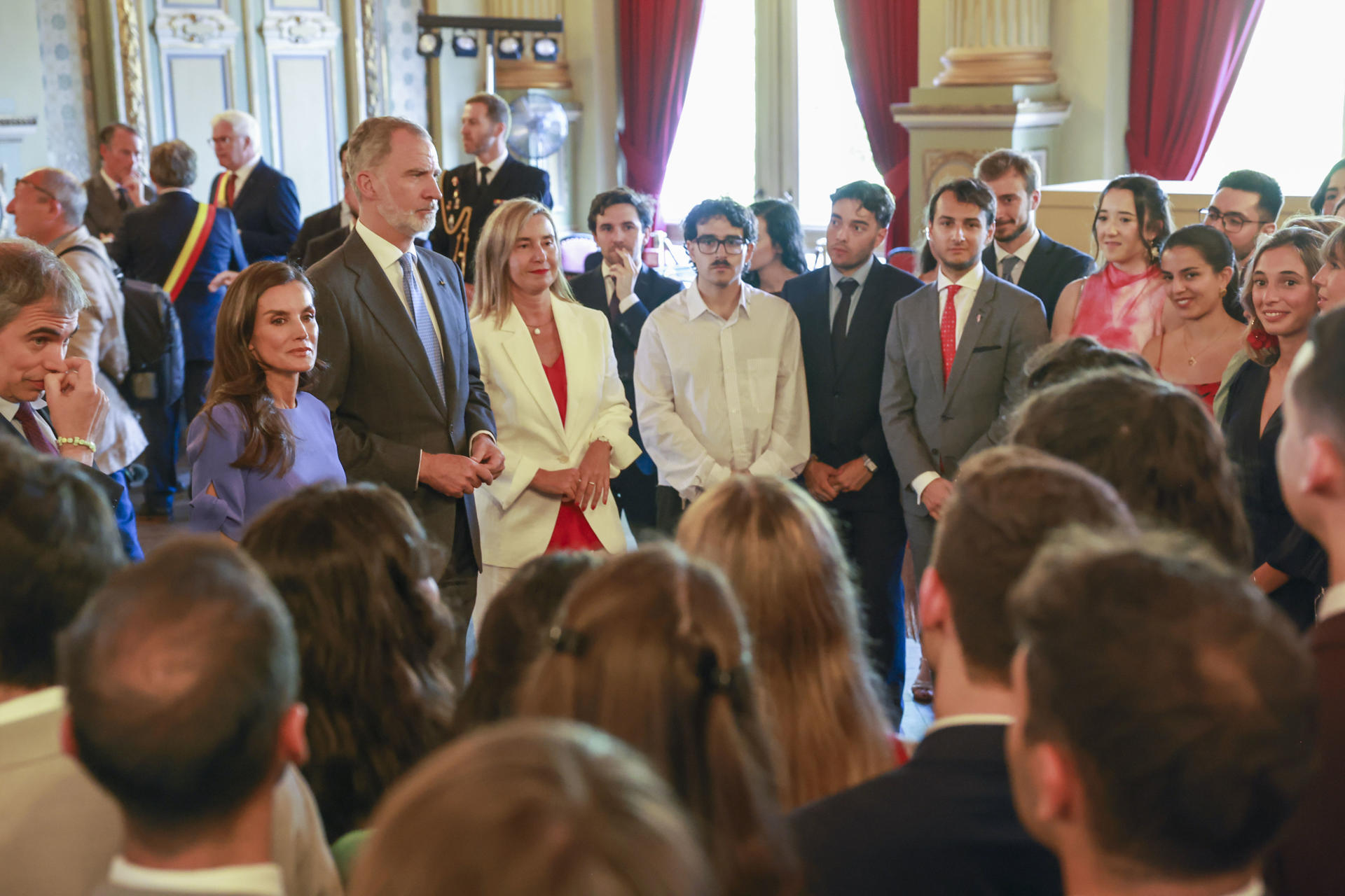 Los reyes de España Felipe VI y Letizia asisten a la ceremonia de clausura del 75º curso académico del Colegio de Europa en la ciudad belga de Brujas. EFE/ Casa De S.M. El Rey / José Jiménez