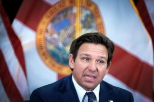 El gobernador de Florida (EE.UU.), Ron DeSantis, en una foto de archivo. EFE/EPA/CRISTOBAL HERRERA-ULASHKEVICH