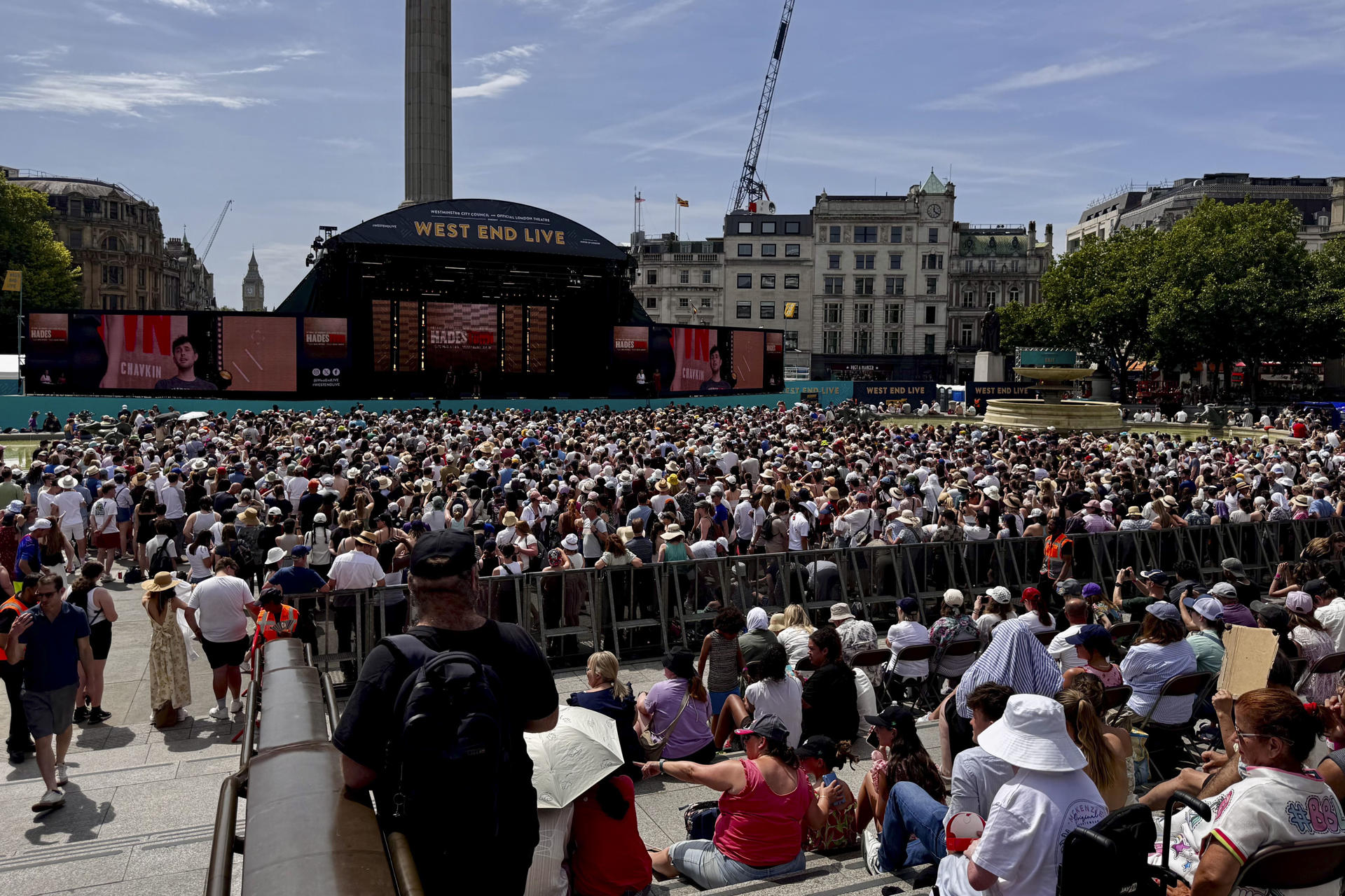 LONDRES, 21/06/2025.- Londres se reivindica este fin de semana como capital mundial del teatro con el espectáculo West End Live, que celebrará su 20 aniversario con actuaciones en directo de decenas de compañías musicales en la emblemática plaza de Trafalgar Square. En la imagen, actuación del elenco de Hadestown. EFE/ Raúl Bobé.

