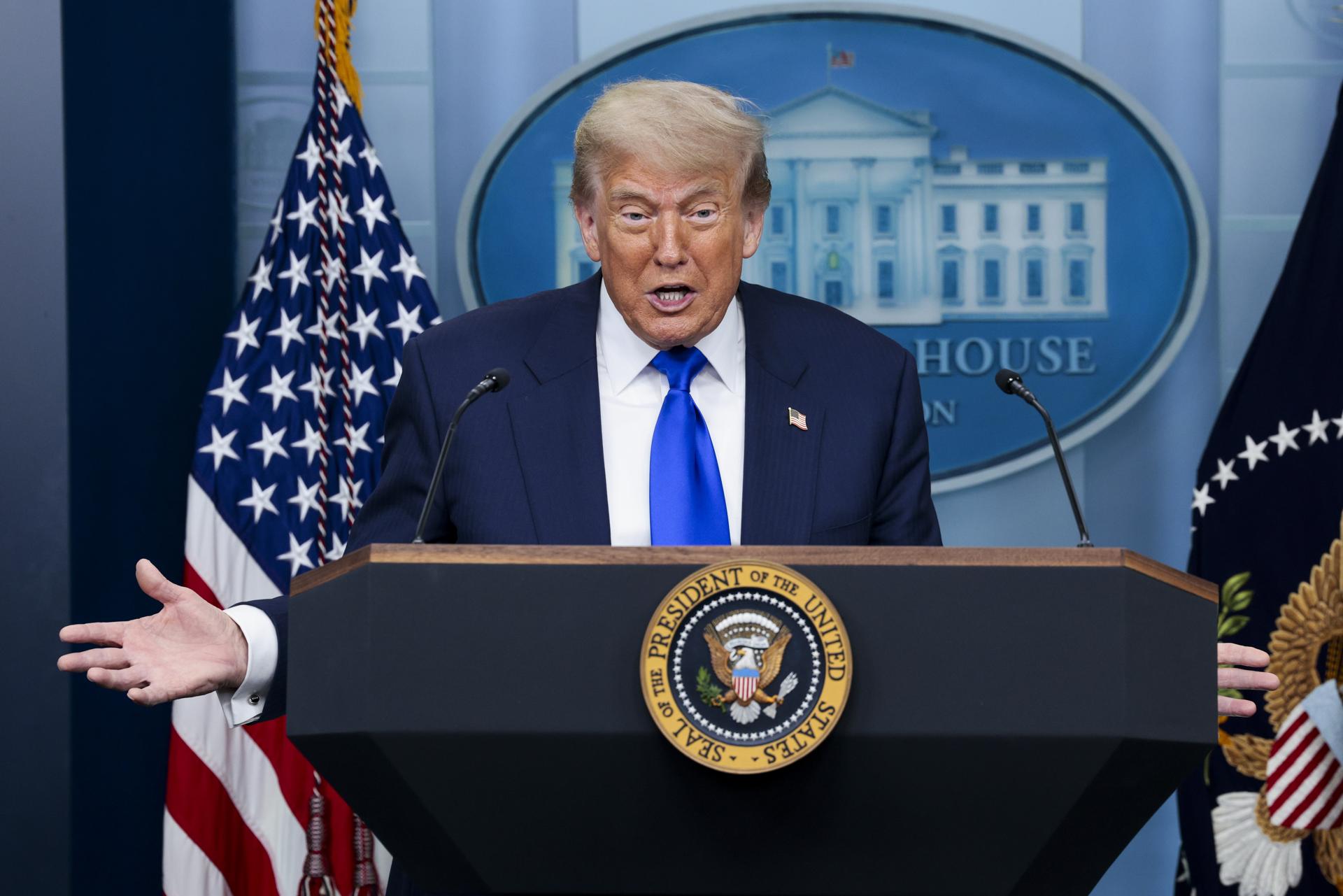 El presidente de Estados Unidos, Donald Trump, durante una rueda de prensa, este viernes, en la Casa Blanca. EFE/EPA/SHAWN THEW