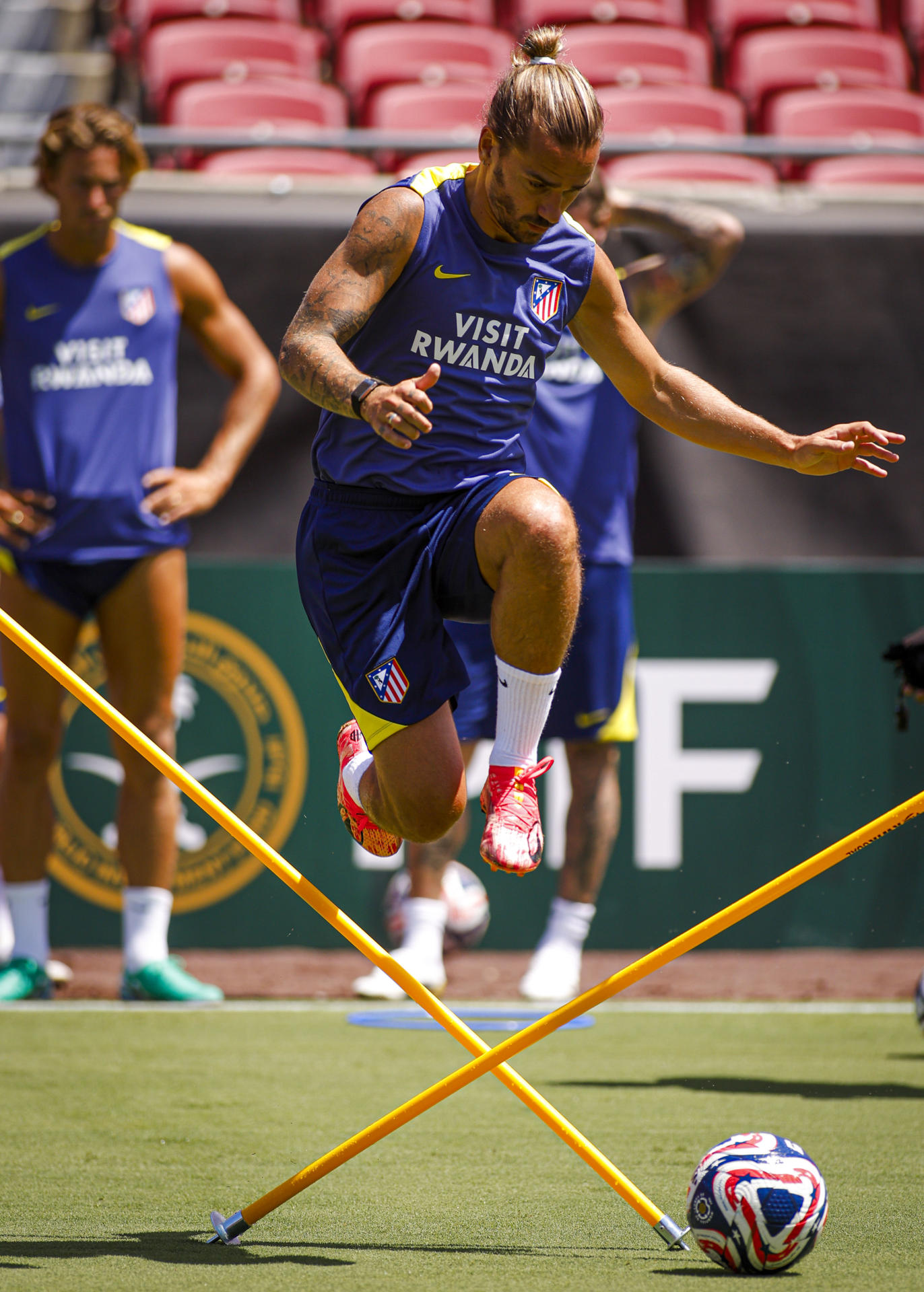 El delantero francés del Atlético de Madrid Antoine Griezmann durante el entrenamiento en Los Ángeles. EFE/AtléticodeMadrid SOLO USO EDITORIAL / SOLO USO DISPONIBLE PARA ILUSTRAR LA NOTICIA QUE ACOMPAÑA/ (CRÉDITO OBLIGATORIO)