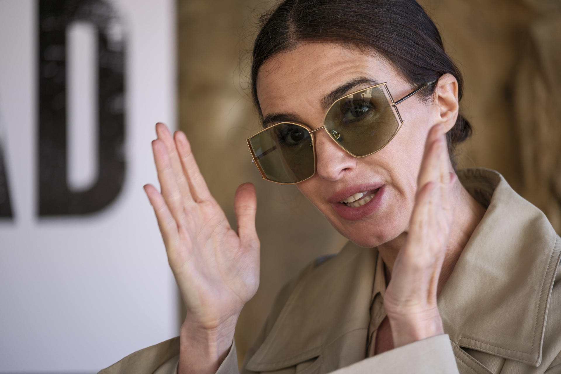 - La mujer será el centro del nuevo western 'Trinidad', de los directores José Ortuño y Laura Alvea, una película con Karla Sofía Gascón y Paz Vega al frente del reparto que cuenta una historia de empoderamiento en el que ellas dejan de ser "sujetos pasivos" en este tipo de películas para protagonizarlas. En la imagen, la actriz Paz Vega en un encuentro con la prensa durante el rodaje de la película en el sur de Gran Canaria. EFE/Ángel Medina G.

