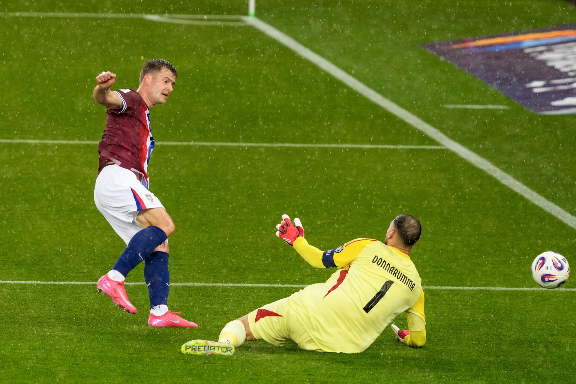 Sorloth marca el 1-0. EFE/EPA/Erik Flaaris Johansen.