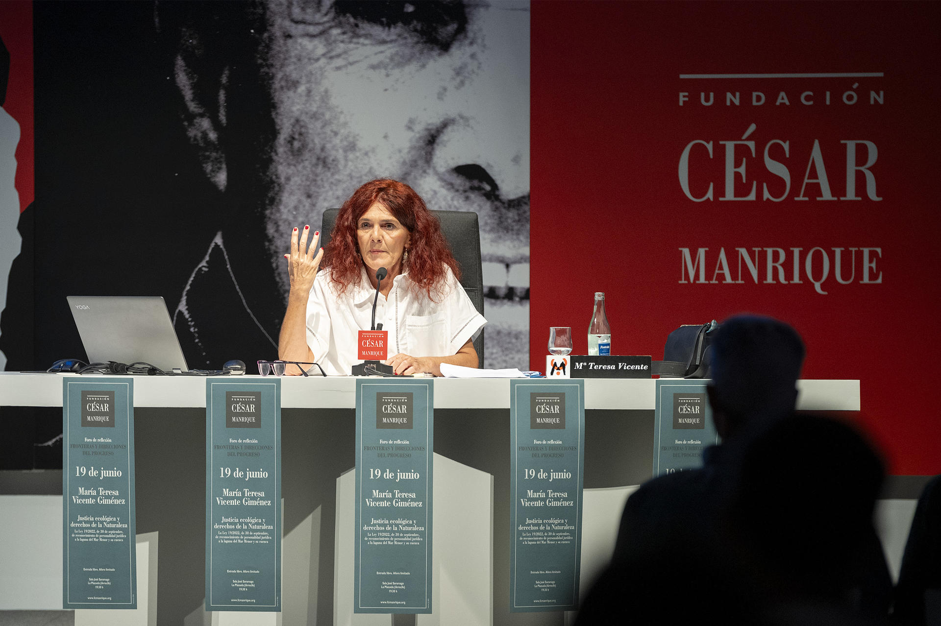 La abogada que impulsó la ley que da personalidad jurídica al Mar Menor, Teresa Vicente, un trabajo que le valió recibir el 'Nobel del ecologismo' en 2024, el Premio Goldman, ha defendido en la Fundación César Manrique de Lanzarote que el haber convertido esa albufera del Mediterráneo en el primer ecosistema de Europa con derechos propios "es un gran triunfo de la ciudadanía española". EFE/Adriel Perdomo