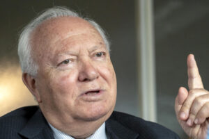 Fotografía del 14 de junio de 2025 del alto representante de Naciones Unidas para la Alianza de Civilizaciones, Miguel Ángel Moratinos, hablando durante una entrevista con EFE, en Nueva York (Estados Unidos). EFE/ Angel Colmenares
