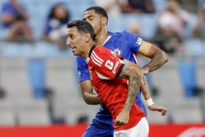 Ángel Di María se despidió del fútbol europeo en la derrota del Benfica ante el Chelsea. El argentino jugará en Rosario Central. EFE/EPA/BRIAN WESTERHOLT