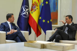 El presidente del Gobierno, Pedro Sánchez, junto al secretario general de la OTAN, Mark Rutte, en una imagen de archivo en la Moncloa.-EFE/ Kiko Huesca