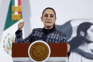 La presidenta de México, Claudia Sheinbaum, habla durante una rueda de prensa este jueves, en el Palacio Nacional de Ciudad de México (México). EFE/ Sáshenka Gutiérrez