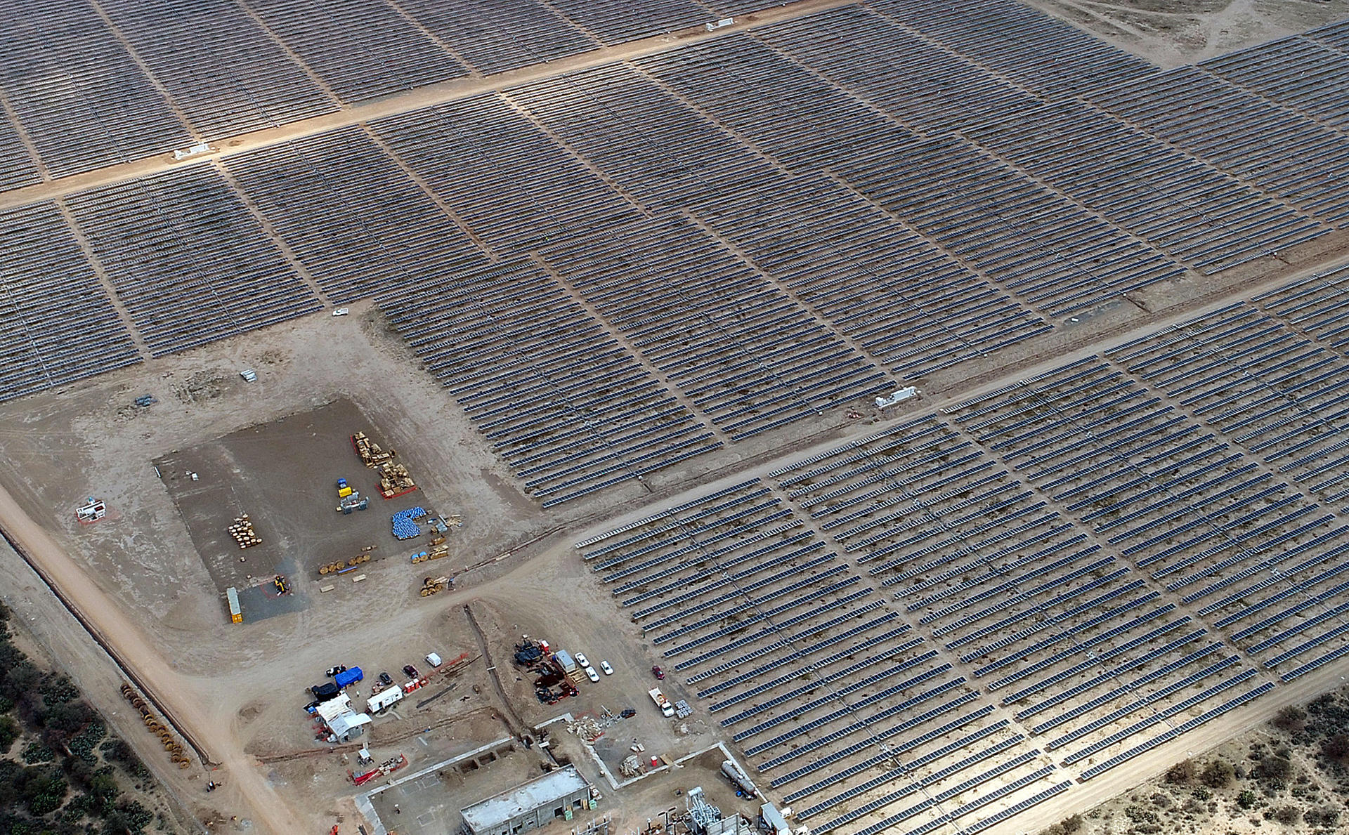 Fotografía de archivo del 27 de febrero de 2018, donde se observan paneles solares en el municipio de Villa de Arriaga, en San Luis Potosí (México). EFE/Ulises Andrade/ARCHIVO