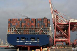 Fotografía de archivo de un buque de exportaciones en el puerto de Callao (Perú). EFE/ Paolo Aguilar