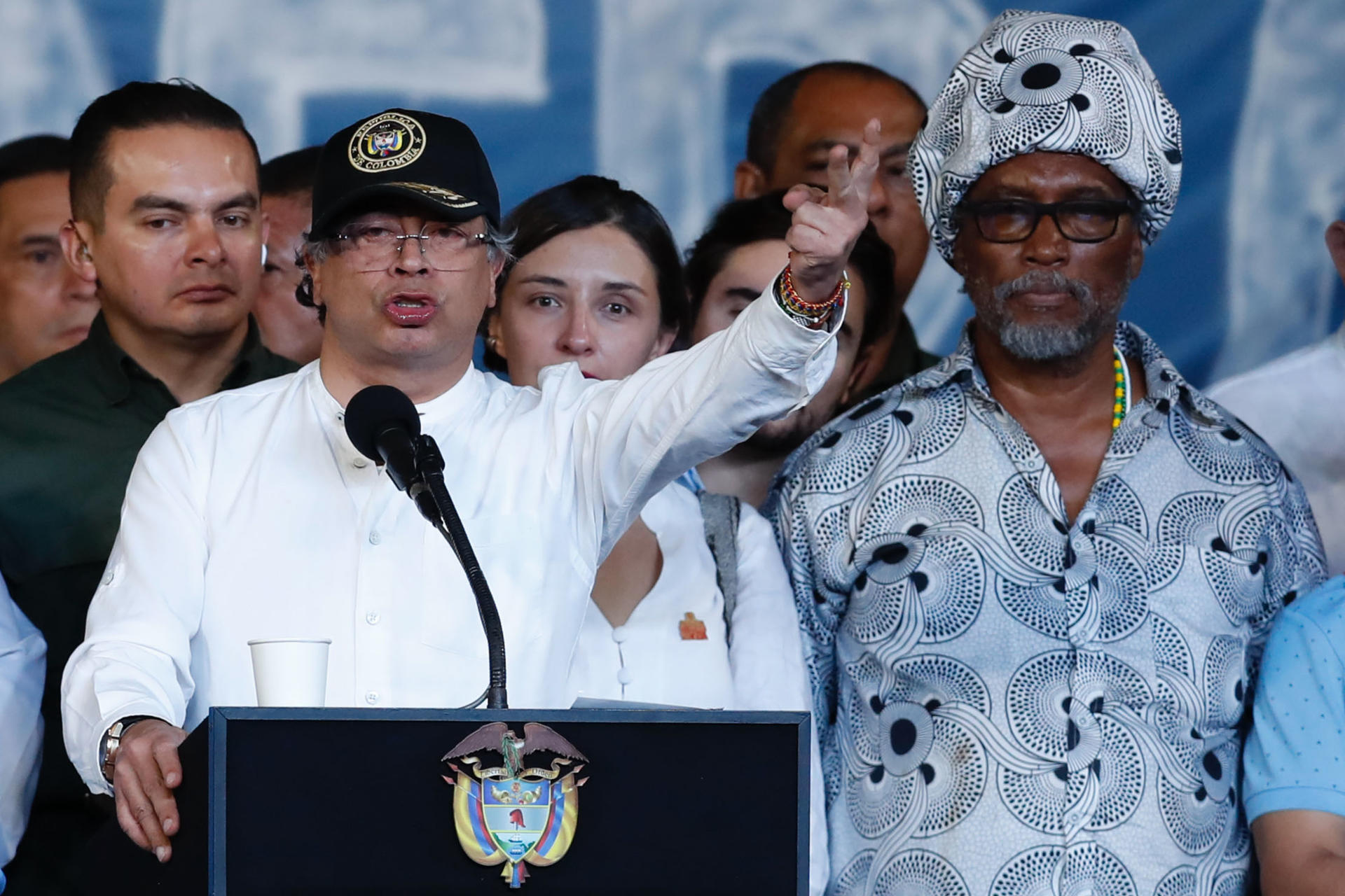 El presidente de Colombia, Gustavo Petro, al dar un discurso este miércoles, 11 de junio, en la Plaza de San Francisco, en Cali (Colombia). EFE/Ernesto Guzmán