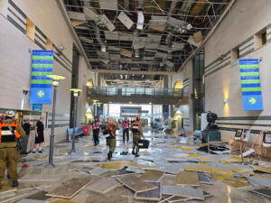 Destrozos causados en un hospital localizado en la región de Beersheva, sur de Israel, tras sufrir este jueves un impacto directo durante el último lanzamiento de misiles iraníes contra Israel. EFE/Bomberos del Hospital de Beersheva - SOLO USO EDITORIAL/SOLO DISPONIBLE PARA ILUSTRAR LA NOTICIA QUE ACOMPAÑA (CRÉDITO OBLIGATORIO) -