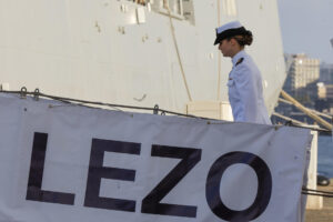 Imagen de la princesa Leonor embarcando en Las Palmas de Gran Canaria en la fragata Blas de Lezo el pasado día 14. EFE/ Elvira Urquijo A.