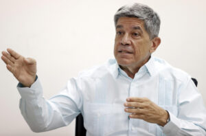 Fotografia del viceministro de Relaciones Exteriores de Cuba, Carlos Fernández de Cossío, durante una entrevista con EFE en La Habana (Cuba) en la que describe la actual relación de su país con Estados Unidos. EFE/ Ernesto Mastrascusa