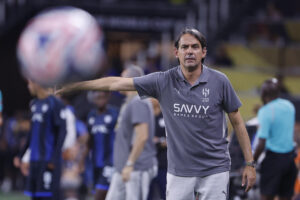 El entrenador del Al Hilal, Simone Inzaghi, da indicaciones durante un partido del Mundial de Clubes entre Al Hilal y Pachuca en el estadio Geodis Park en Nashville (Estados Unidos). EFE/ Juan Ignacio Roncoroni