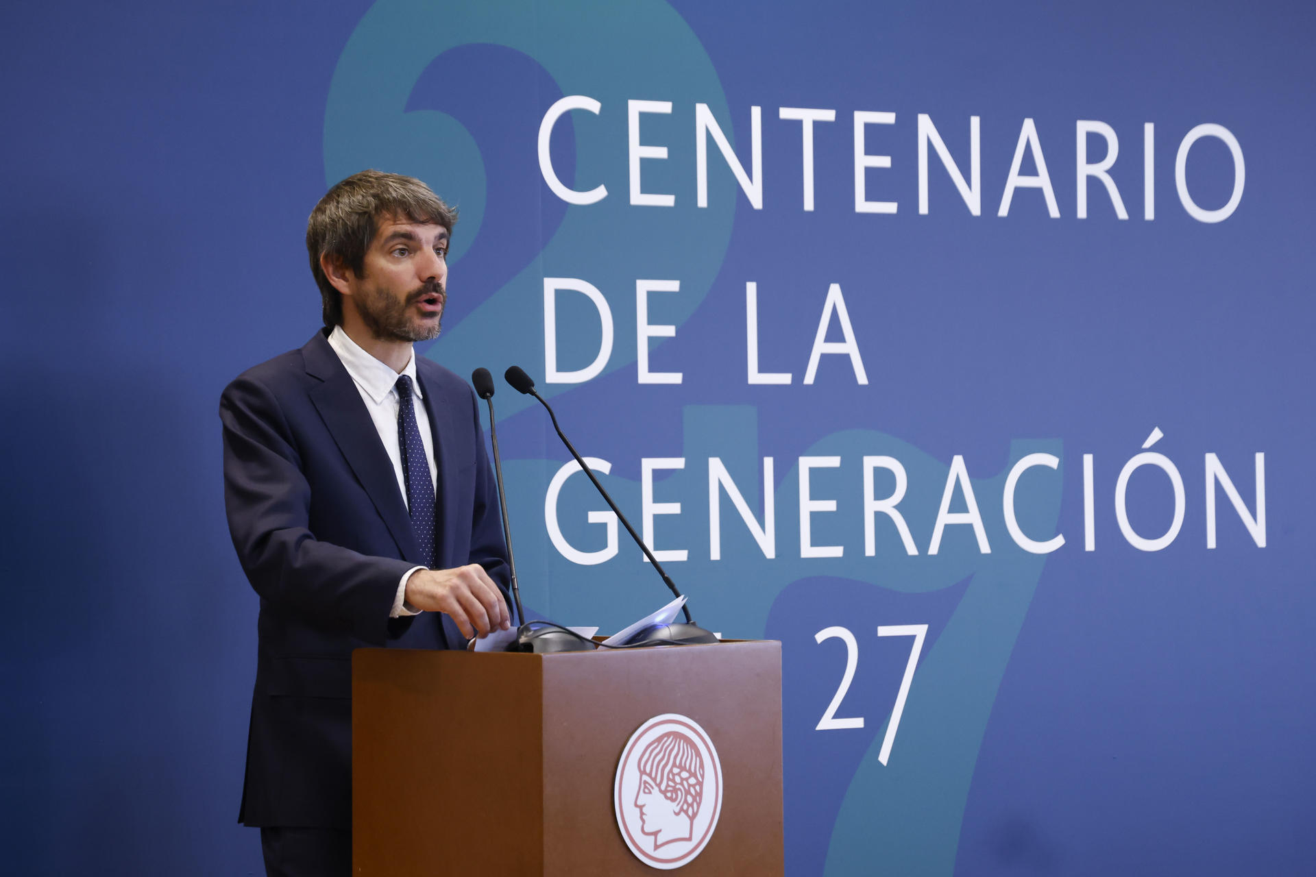 El ministro de Cultura, Ernest Urtasun, interviene en la presentación de los actos de celebración del centenario de la Generación del 27 este miércoles en la Residencia de Estudiantes en Madrid. EFE/Blanca Míllez