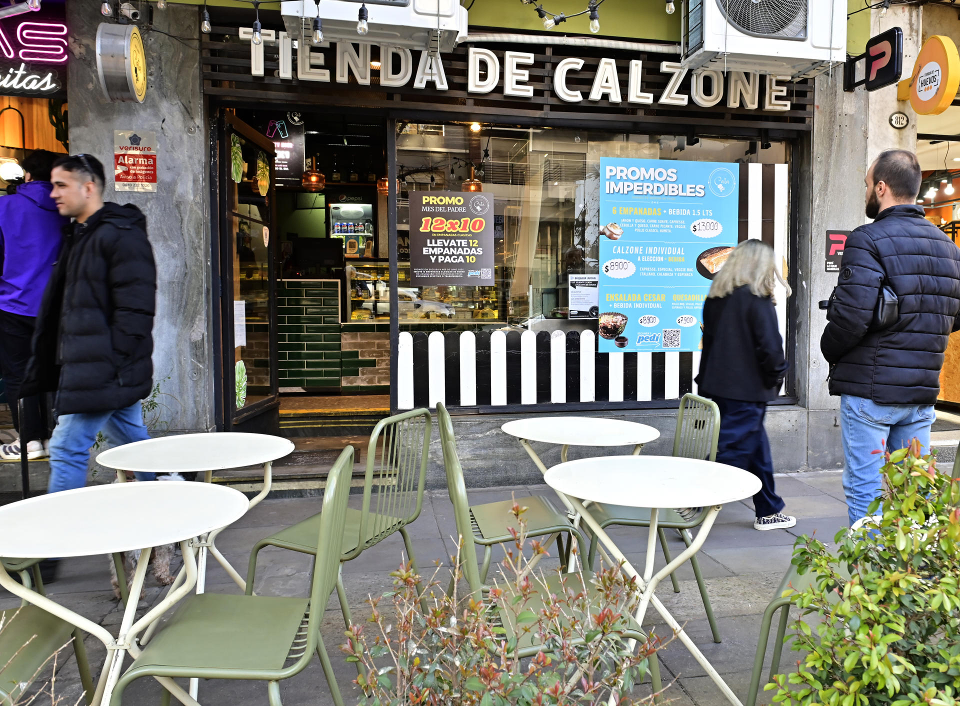 Fotografía de la entrada de "Cata, Tienda de Calzone y Empanadas" este jueves, en Buenos Aires (Argentina). EFE/ Matías Martín Campaya
