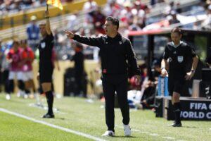 El entrenador de River Plate, Marcelo Daniel Gallardo, reacciona durante un partido de su equipo en el Mundial de Clubes. EFE/JOHN G. MABANGLO