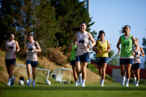 El equipo de Montse Tomé, que se prepara para la Eurocopa, durante el entrenamiento realizado en la Ciudad del Fútbol de la RFEF en Las Rozas. En la imagen, varias jugadoras durante la sesión. EFE/RFEF  *****SOLO USO EDITORIAL/SOLO DISPONIBLE PARA ILUSTRAR LA NOTICIA QUE ACOMPAÑA (CRÉDITO OBLIGATORIO) *****