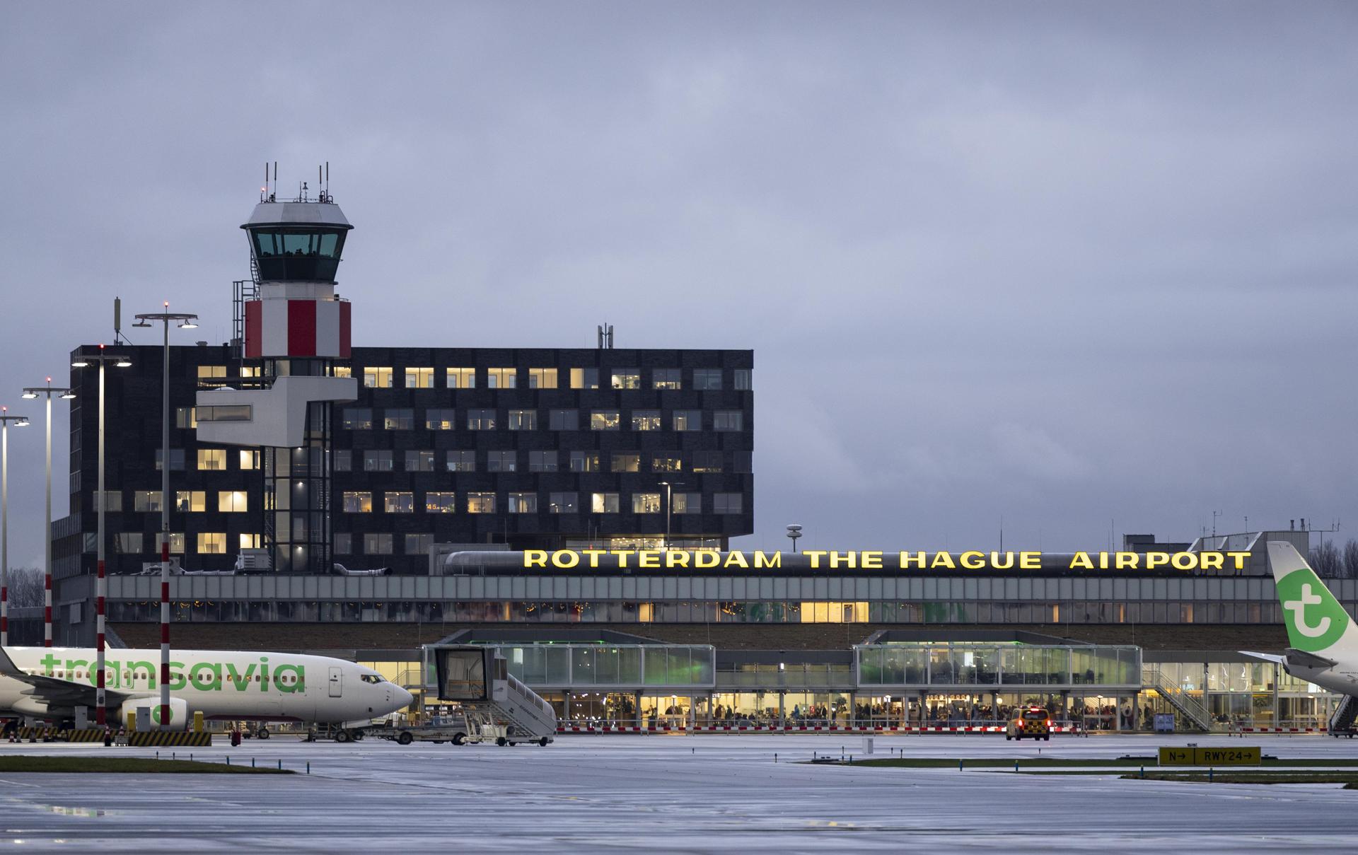 THE HAGUE (Netherlands), 12/03/2025.- A general view of Rotterdam The Hague Airport ahead of the expected arrival of former Philippine President Rodrigo Duterte, in Rotterdam, the Netherlands, 12 March 2025. Duterte was arrested on 11 March in Manila, following a warrant from the International Criminal Court (ICC), which is investigating his war on drugs campaign that resulted in thousands of cases of alleged extra-judicial killings. (Países Bajos; Holanda, Filipinas, La Haya) EFE/EPA/JOEY BREMER