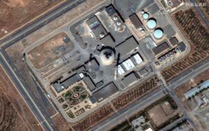 Una imagen de satélite facilitada por Maxar Technologies muestra las instalaciones dañadas del reactor de agua pesada de Arak tras los ataques aéreos israelíes en Arak, Irán, el 19 de junio de 2025. EFE/EPA/MAXAR TECHNOLOGIES HANDOUT -- CRÉDITO OBLIGATORIO: IMAGEN DE SATÉLITE 2025 MAXAR TECHNOLOGIES -- LA MARCA DE AGUA NO PUEDE SER ELIMINADA/RECORTADA --USO EDITORIAL DE FOLLETO SOLAMENTE/SIN VENTASUSO EDITORIAL DE FOLLETO SOLAMENTE/SIN VENTAS