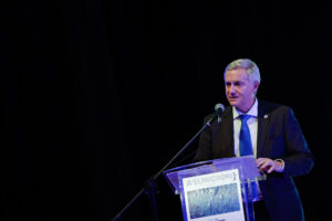 El candidato presidencial del Partido Republicano de Chile, José Kast, habla durante el IV Encuentro Regional de Foro Madrid este jueves, en Asunción (Paraguay). EFE/ Juan Pablo Pino