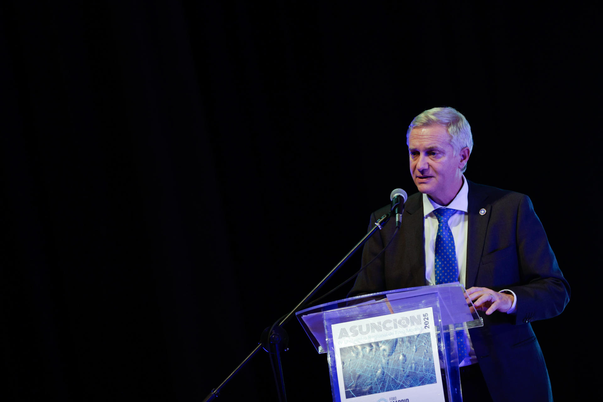El candidato presidencial del Partido Republicano de Chile, José Kast, habla durante el IV Encuentro Regional de Foro Madrid este jueves, en Asunción (Paraguay). EFE/ Juan Pablo Pino