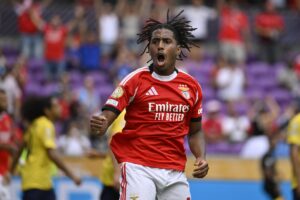 El centrocampista luxemburgués Leandro Barreiro destacó este viernes en Orlando (Florida) con un doblete en la goleada por 6-0 que Benfica propinó al Auckland City en la segunda jornada del Grupo C del Mundial de Clubes. EFE/EPA/MIGUEL RODRIGUEZ