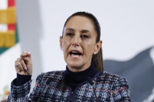 La presidenta de México, Claudia Sheinbaum, habla durante una rueda de prensa este jueves, en el Palacio Nacional de Ciudad de México (México). EFE/ Sáshenka Gutiérrez