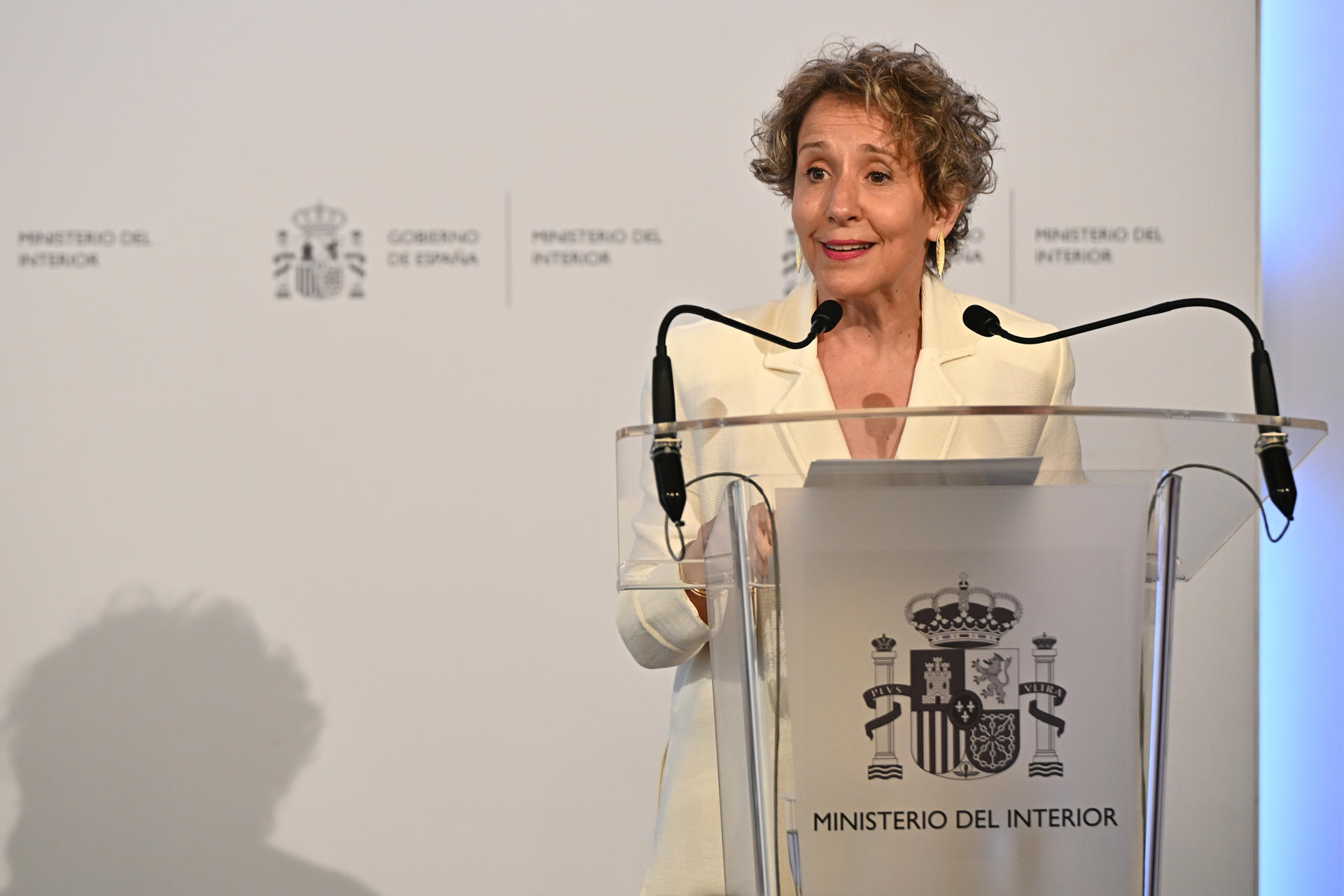La nueva secretaria de Estado de Seguridad, Aina Calvo, toma posesión de su cargo en un acto celebrado este jueves en la sede del ministerio. EFE/Fernando Villar