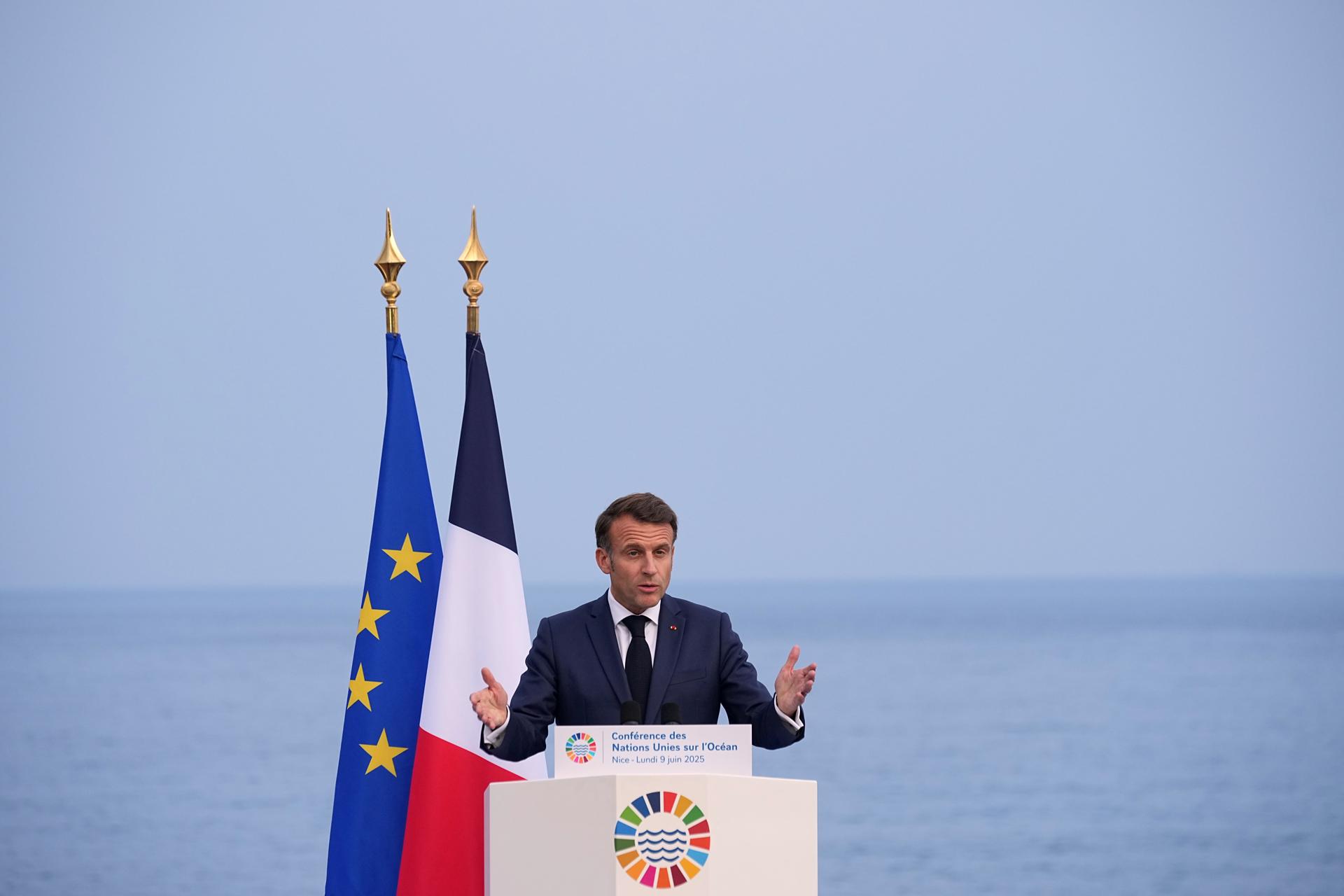 Niza (Francia), 9 jun (EFE).- El bloqueo humanitario que Israel impone sobre Gaza desde marzo es una "vergüenza" y un "escándalo" de un nivel "inaceptable", afirmó este lunes el presidente francés, Emmanuel Macron. EFE/EPA/LAURENT CIPRIANI / POOL MAXPPP OUT