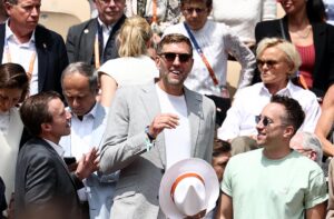 El exjugador de baloncesto alemán Dirk Nowitzki en Roland Garros. EFE/EPA/CHRISTOPHE PETIT TESSON