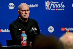 Foto del 8 de junio del entrenador de los Indiana Pacers, Rick Carlisle. EFE/EPA/MANUELA SOLDI