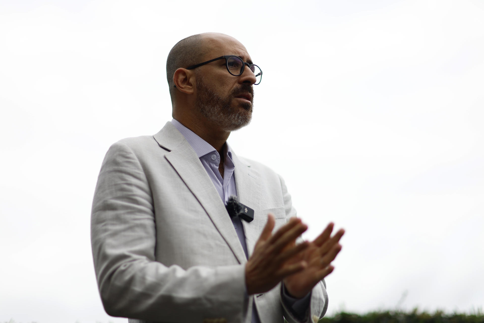 El Asesor Regional en Nutrición y Actividad Física para las Américas de la OPS/OMS, Fabio da Silva Gomes, habla durante una entrevista con EFE este lunes, en Ciudad de México (México). EFE/ Sáshenka Gutiérrez