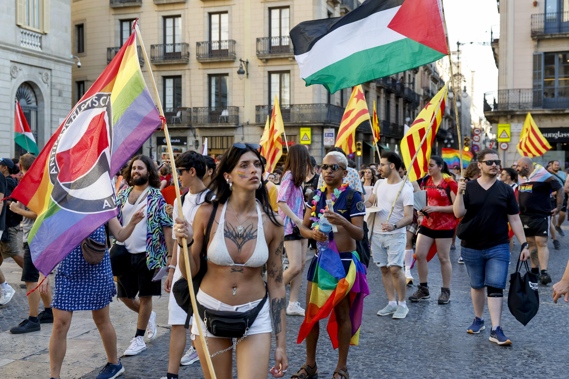 La Crida LGTBI+ organiza este sábado una concentración a Alternativa del orgullo frente a la del Pride, que tendrá en lugar en julio, y que consideran no contiene el espíritu reivindicativo que exige esta iniciativa. EFE/ Toni Albir