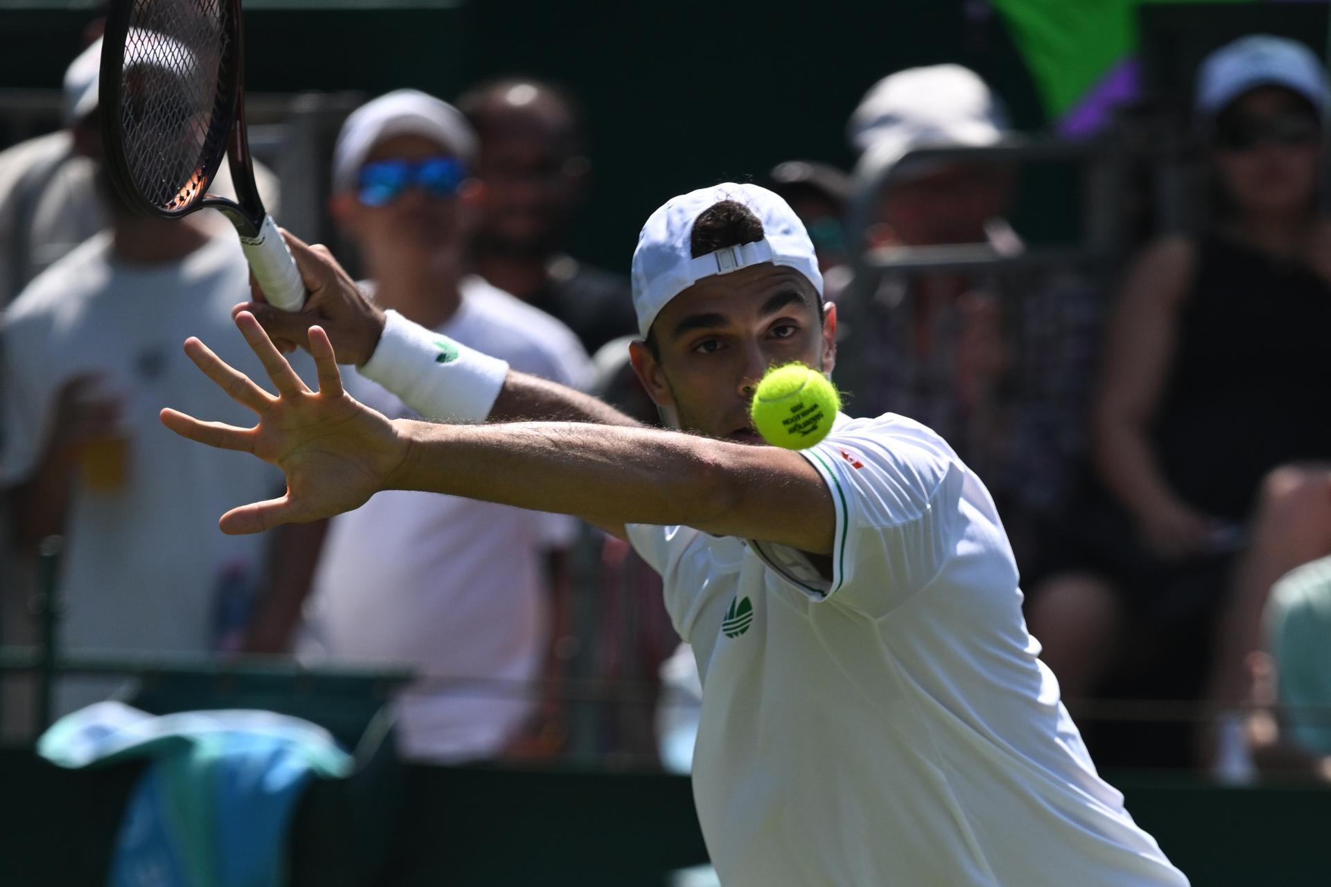 El argentino Francisco Cerúndolo en su primer partido en Wimbledon con Nuno Borges EFE/EPA/DANIEL HAMBURY