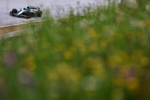 Fernando Alonso durante la primera jornada de entrenamientos para el GP de Austria de F1. EFE/EPA/ANNA SZILAGYI