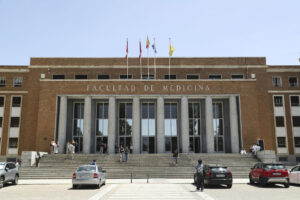 Facultad de Medicina en el campus de la Universidad Complutense Madrid. EFE/Alberto Aguado