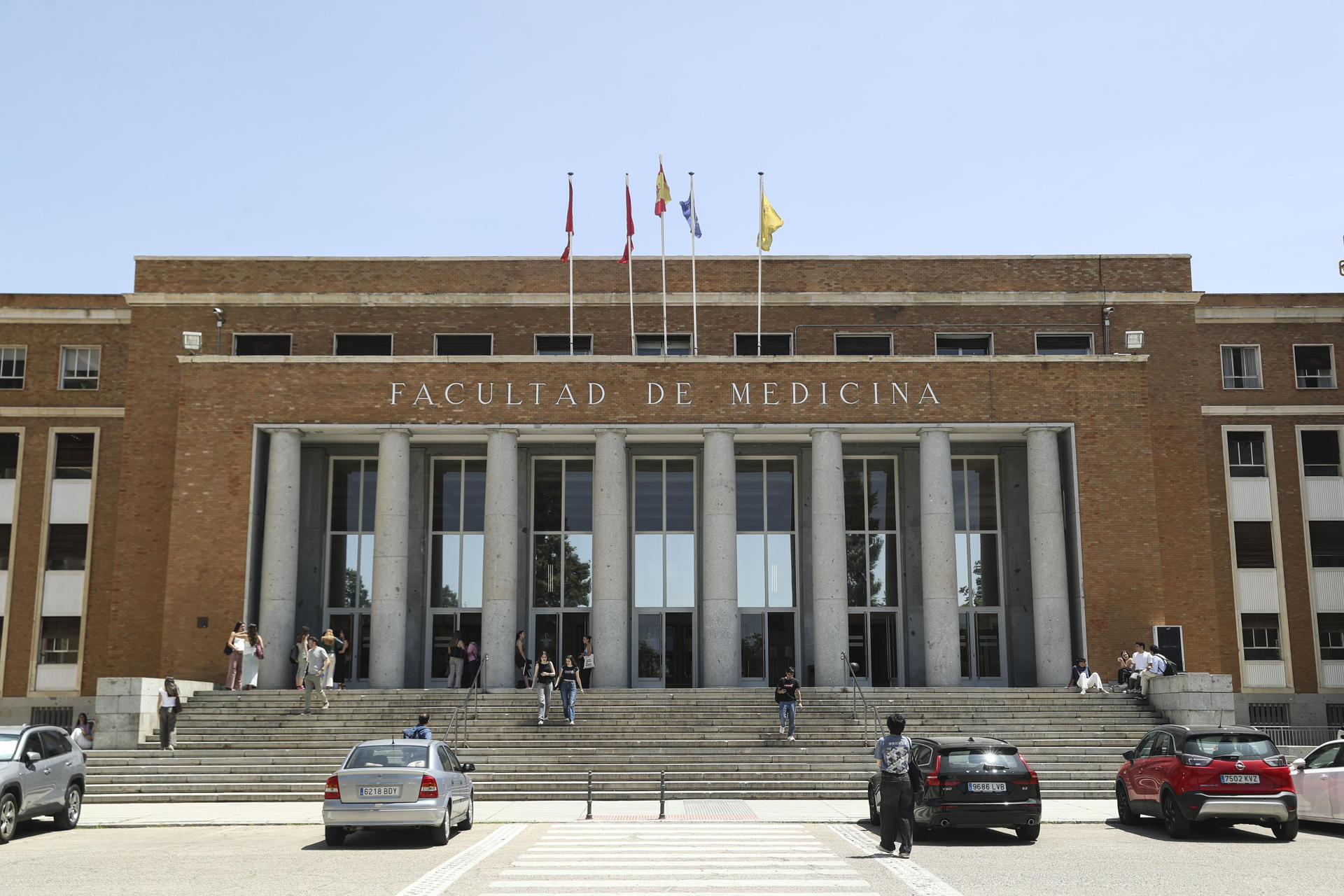 Facultad de Medicina en el campus de la Universidad Complutense Madrid. EFE/Alberto Aguado