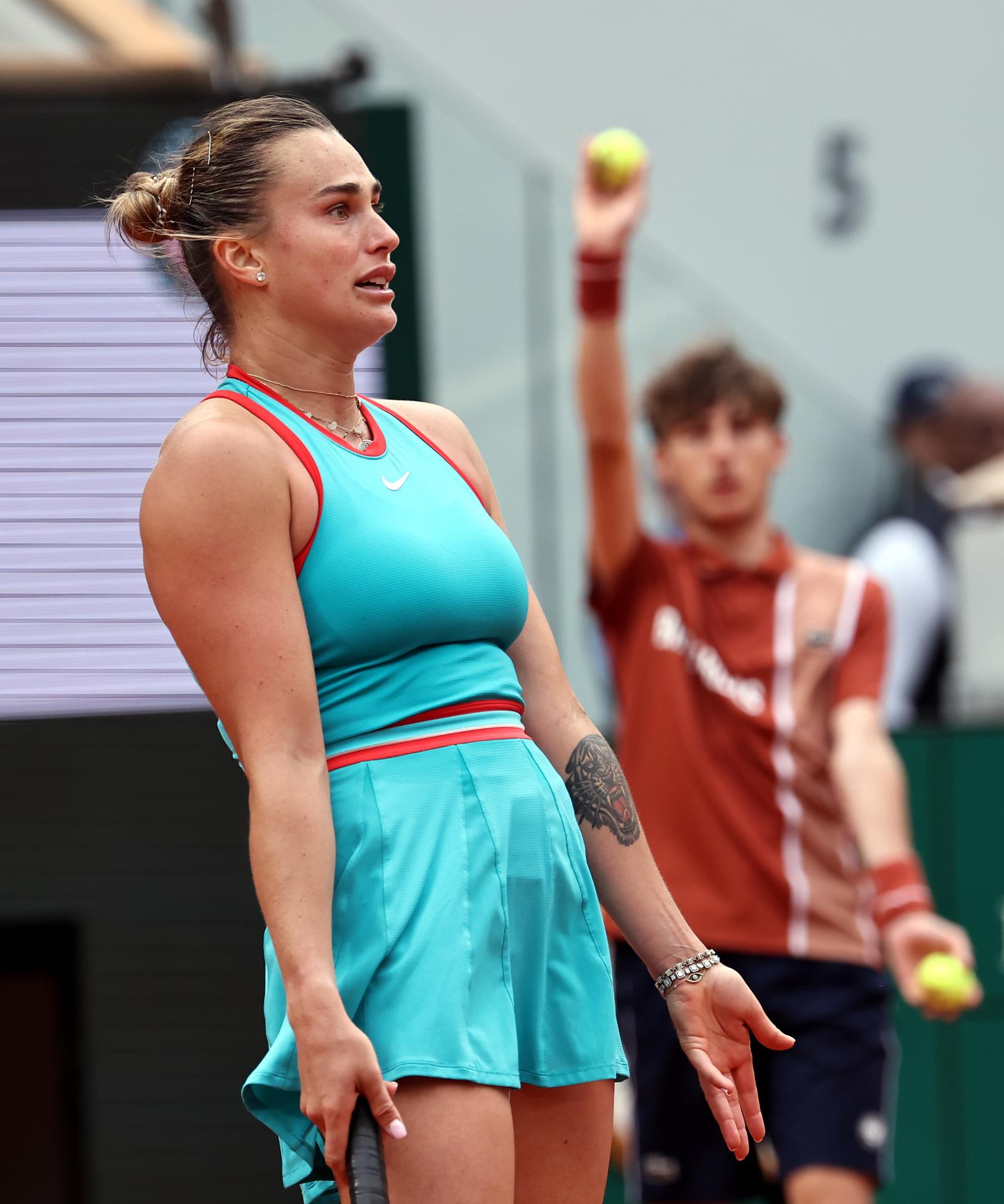 La bielorrusa Aryna Sabalenka durantge la final de Roand Garros ante la estadounidense Coco Gauff enn Paris, Francia. EFE/EPA/CHRISTOPHE PETIT TESSON