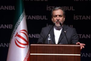 El ministro de Asuntos Exteriores de Irán, Abás Araqchí, durante la 51ª Sesión del Consejo de Ministros de Relaciones Exteriores de la Organización de Cooperación Islámica (OCI) en Estambul, Turquía, el 21 de junio de 2025. EFE/EPA/ERDEM SAHIN