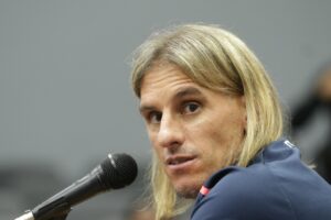El seleccionador de Ecuador, el argentino Sebstián Beccacece, habló este miércoles en Guayaquil sobre su partido de eliminatorias del Mundial contra Brasil. EFE/Jonathan Miranda